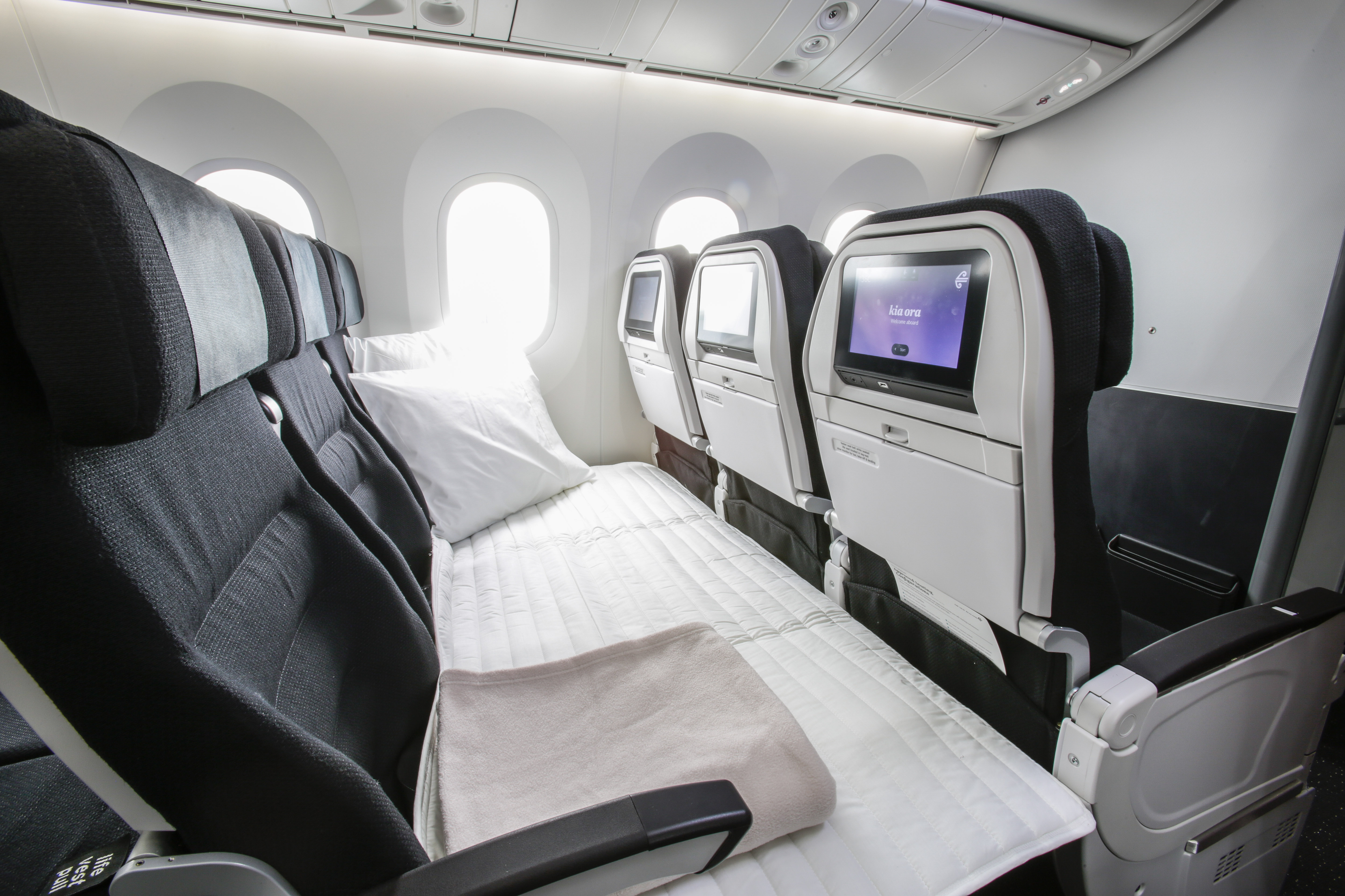 Look Inside The Awesome New Air New Zealand B787 9 Cabin 8822