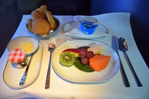  Thai Airways 777 Business Class Bed Fresh Fruit and Yoghurt for Breakfast