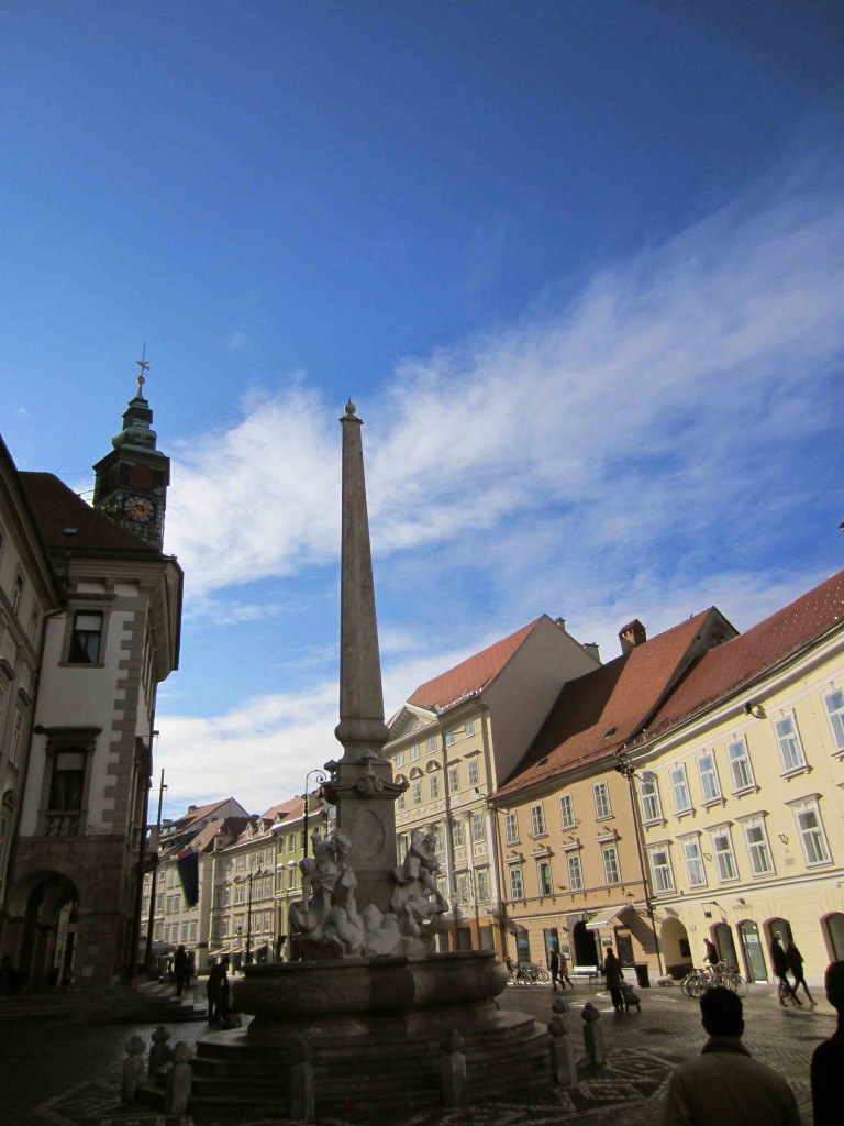 a tall obelisk in a city