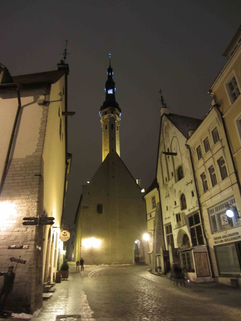 a tall building with a steeple in the middle of a street