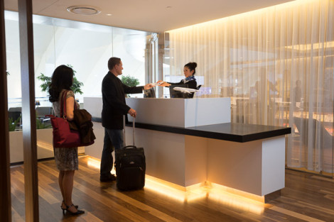 Star Alliance lounge at LAX – front desk