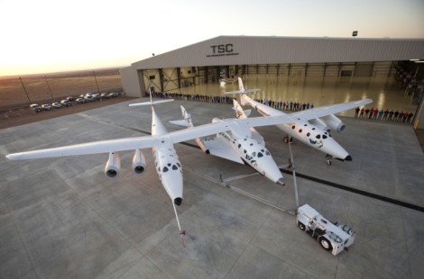 THE SPACESHIP<br />
COMPANY unveils its new and first final assembly facility. The<br />
hangar known as FAITH- (Final Assemmbly Integration Test Hangar).<br />
In the foreground is the mated pair, WhiteKnnight Two and SpaceShip<br />
Two.