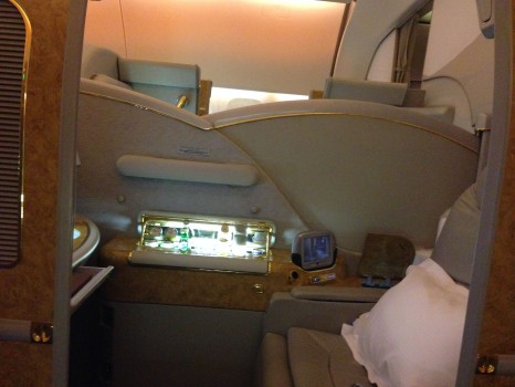 Emirates First Class DXB-MXP Dubai Milan 77712