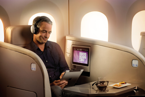 Boeing_787-9_BusinessPremier_Man_Using_iPad