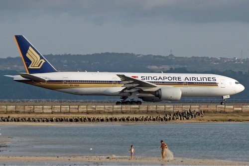 Singapore_Airlines_Boeing_777-200ER_Prasertwit-1