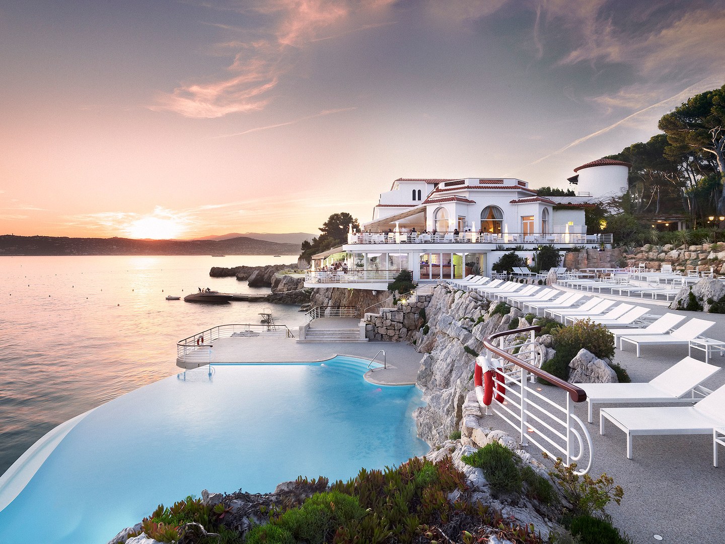 13 Best Hotel Pools In The World