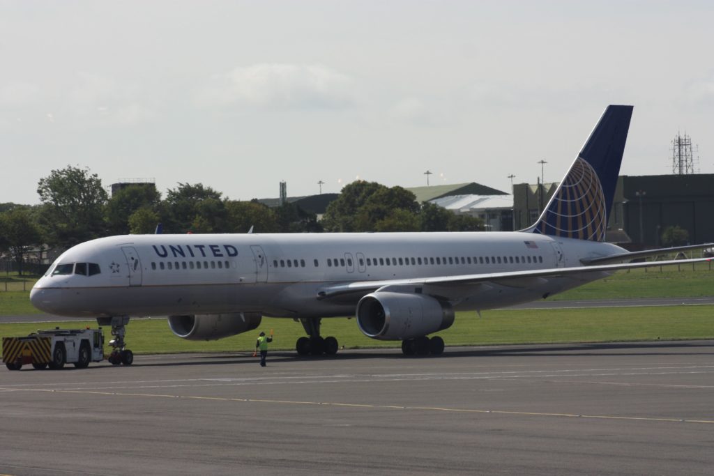 A United Airlines Boeing 757-200 at Belfast International. Photo by Ardfern.