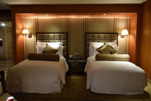 Conrad Bangkok Executive Twin Corner Room - Beds
