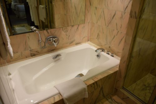 InterContinental Hong Kong Patio Room - Bathtub