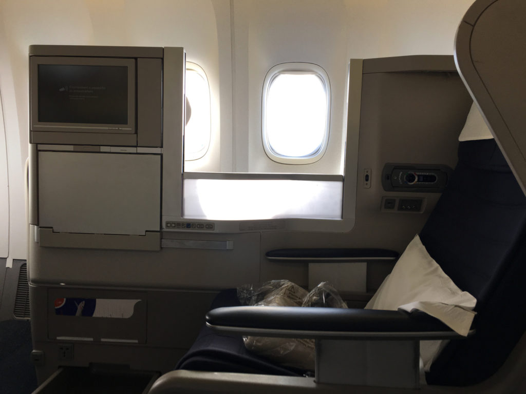 British Airways 777-200 Club World (Business Class) Cabin