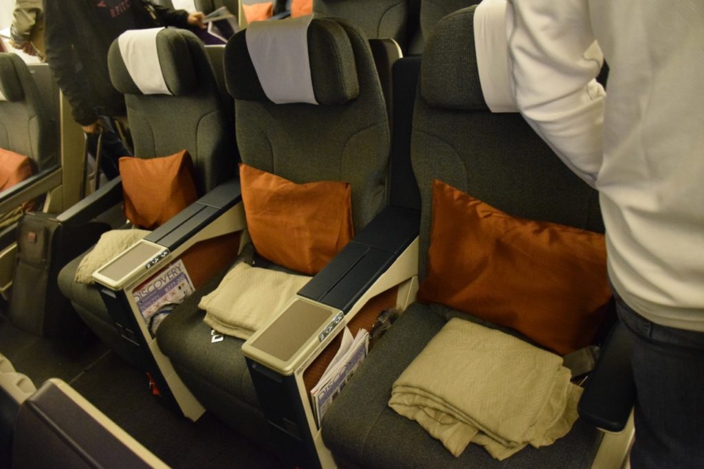 Cathay Pacific 777-200 Regional Business Class 
