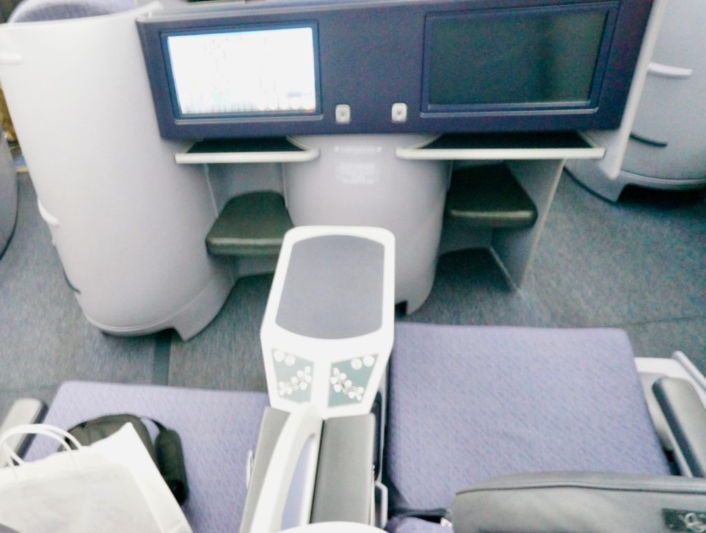 Polaris business class seats United Airlines Boeing 787 Dreamliner