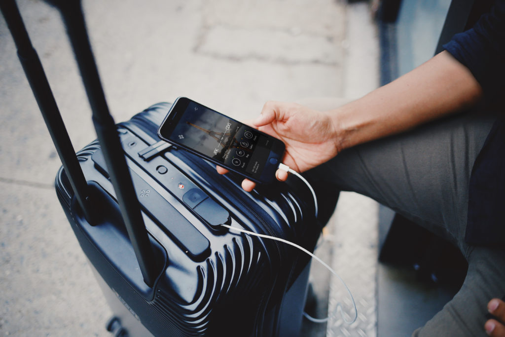 Many US airlines are now banning smart bags or suitcases that include a non-removable battery. Source: Bluesmart