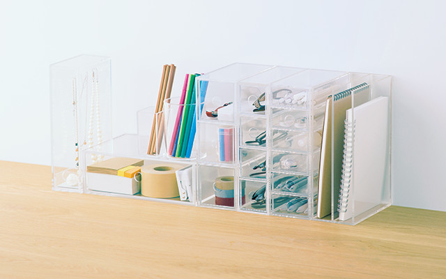 Don't you want your desk to look like this one? Source: Muji