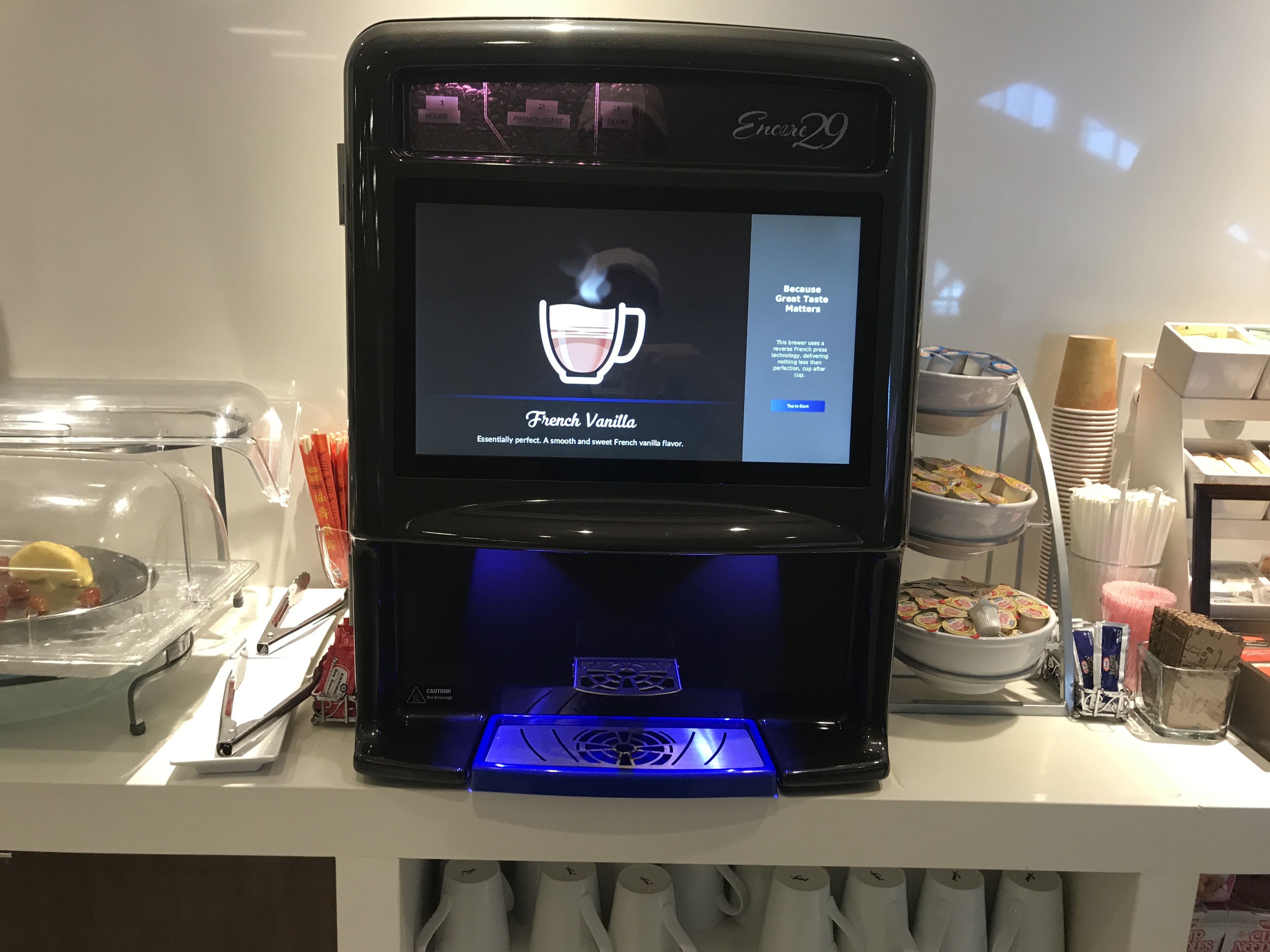 Oddly fascinated by this huge coffee machine. | Image by Chris Dong