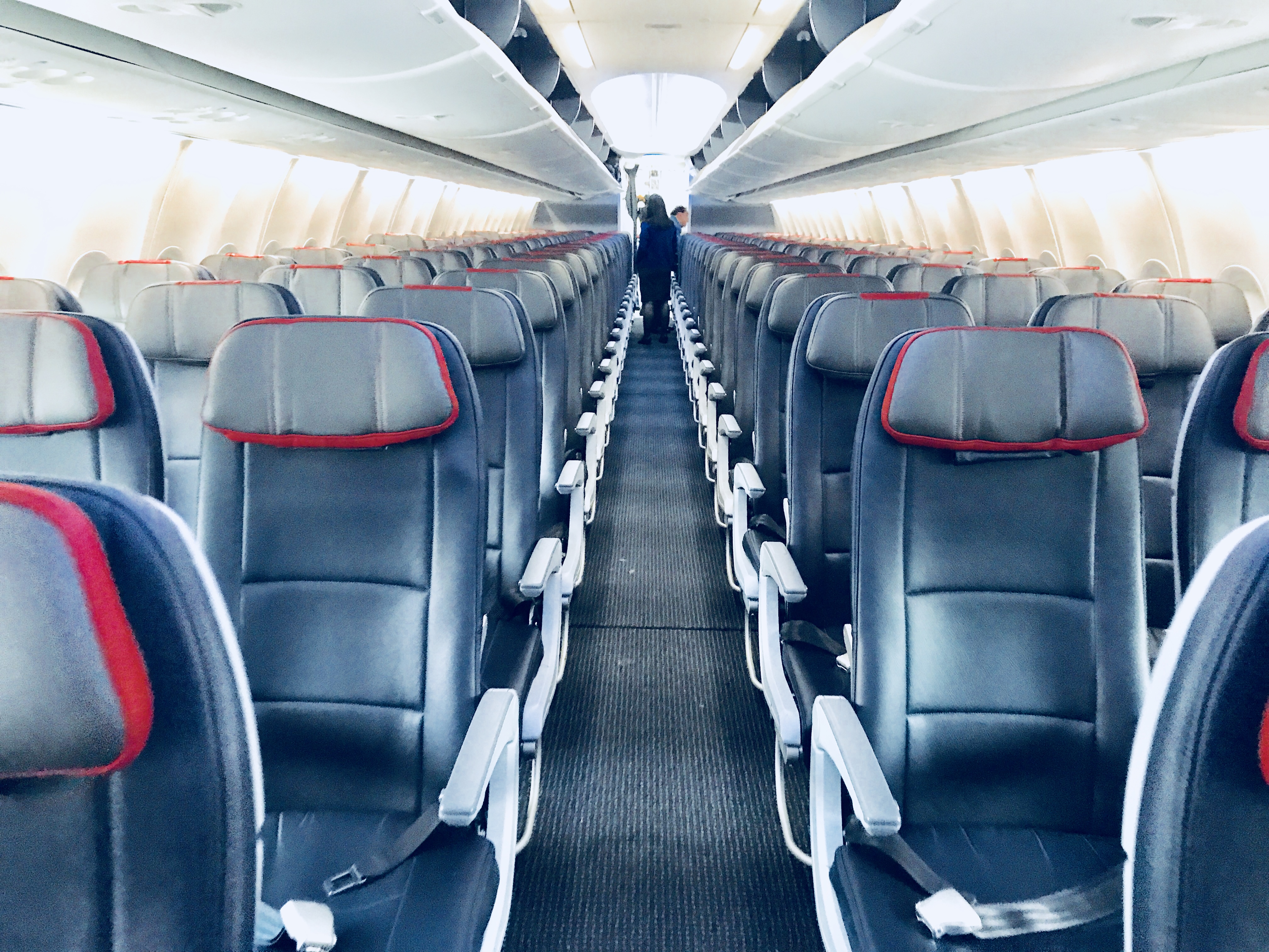 A look at Main Cabin on American's 737 MAX. Image by Chris Dong
