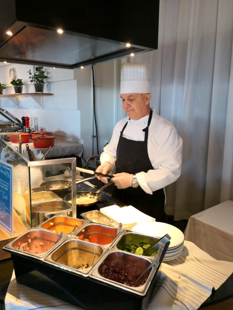 Hilton Slussen omelette chef