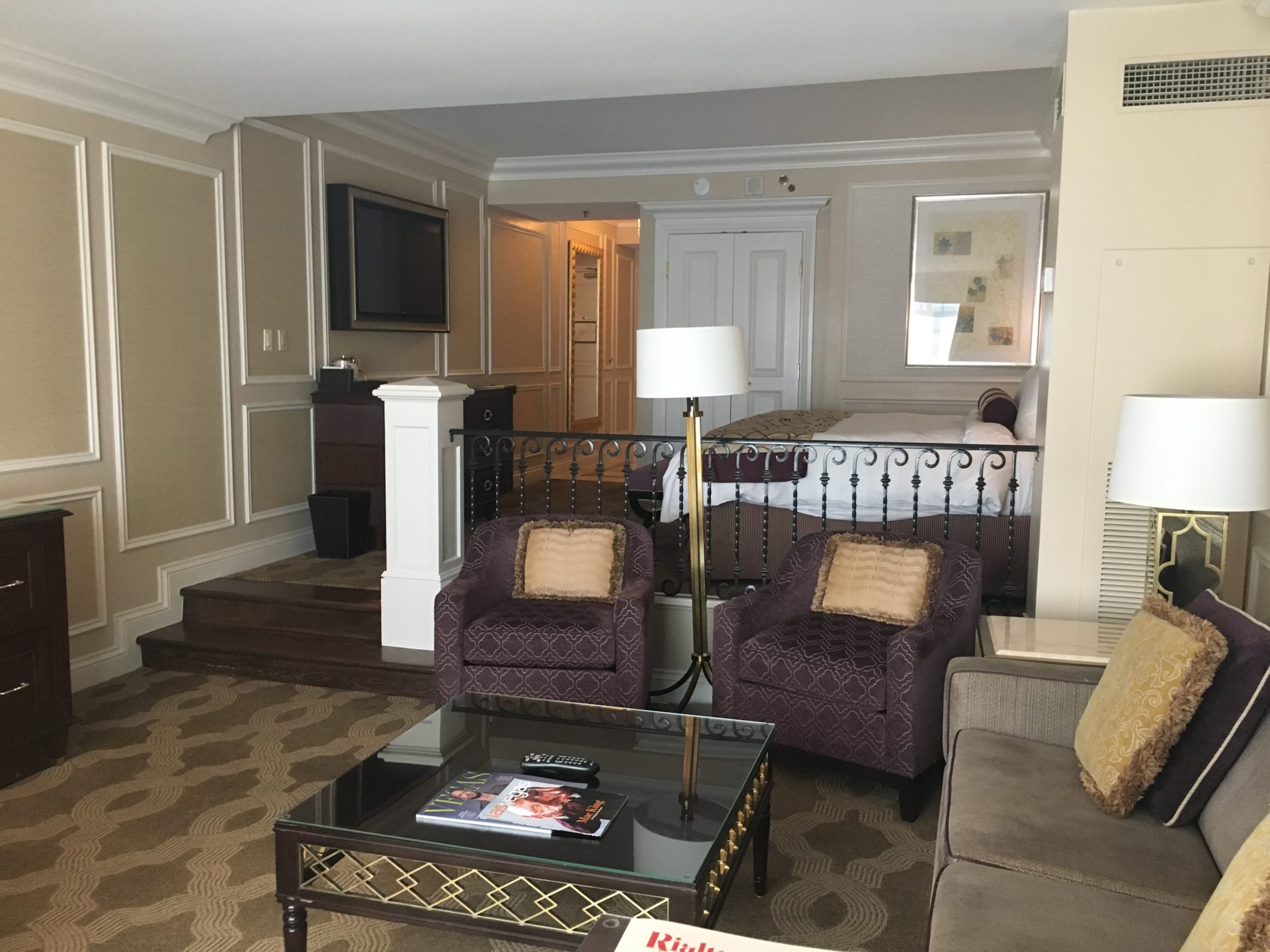 Review The Las Vegas Is An Aging Icon On The Strip