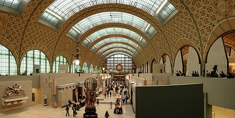 In Paris many museums offer virtual tours