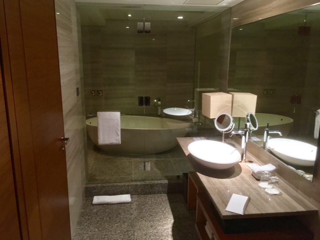 bathroom hyatt regency tokyo