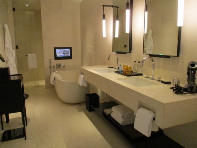 Park Hyatt Bangkok suite bathroom