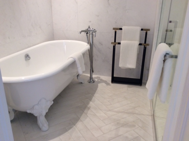 Park Hyatt London suite bathroom tub